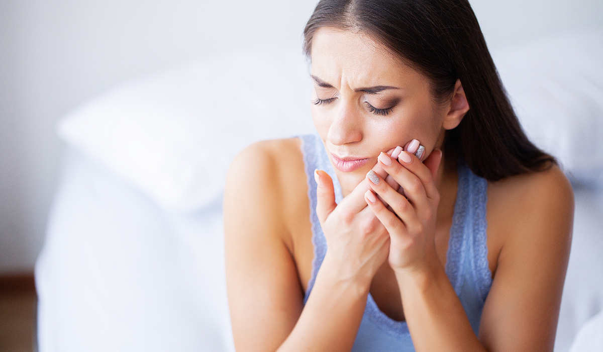 Emergency dentist in Oakville at South Oak Dental providing 3 AM dental crisis care